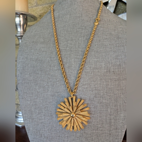 Vintage Monet ☀️ Sunburst Starburst Medallion Necklace - Picture 15 of 16